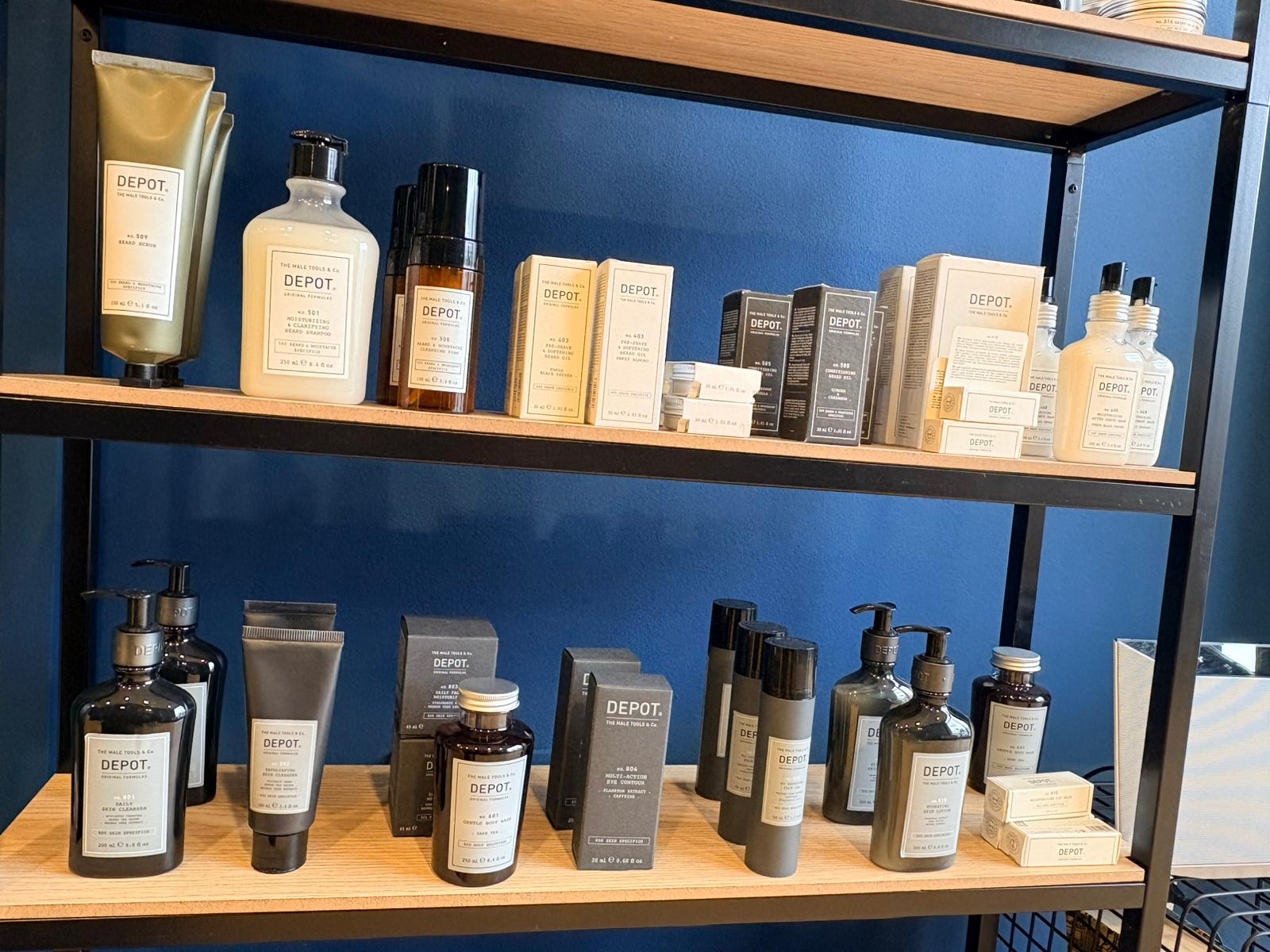Prodotti professionali Depot sugli scaffali del barber shop