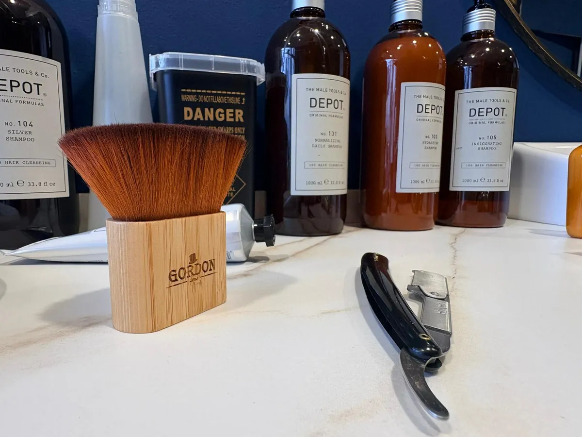 Pennello e rasoio tradizionale per rasatura a lametta